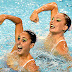 Dueto ‘joga capoeira’ no nado sincronizado