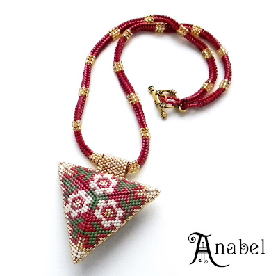        beaded triangle peyote anabel