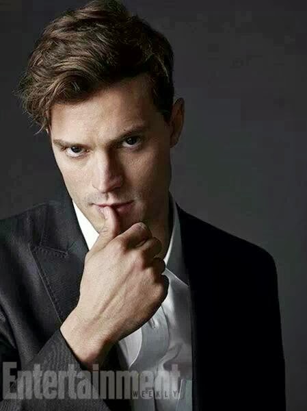 Jamie Dornan posa como Christian Grey en el último numero de la revista Entertainment Weekly, 