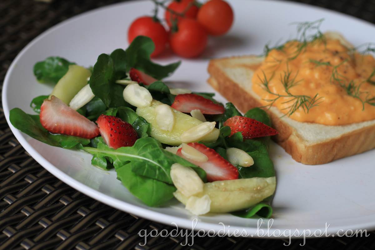 GoodyFoodies Recipe Scrambled ducks egg with pepino melonstrawberry
