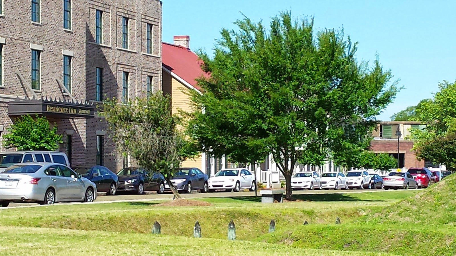 The HappiTraveler Residence Inn Savannah Downtown/Historic District