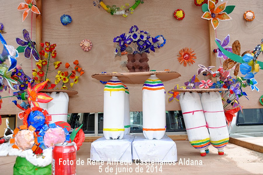 CARROZAS CON PRODUCTOS ELABORADOS CON MATERIALES RECICLADOS ~ YORACA