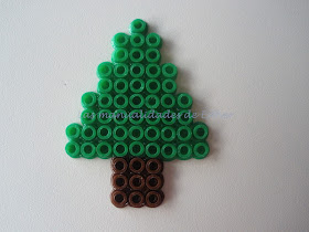 Broche de un pino hecho con Hama Beads