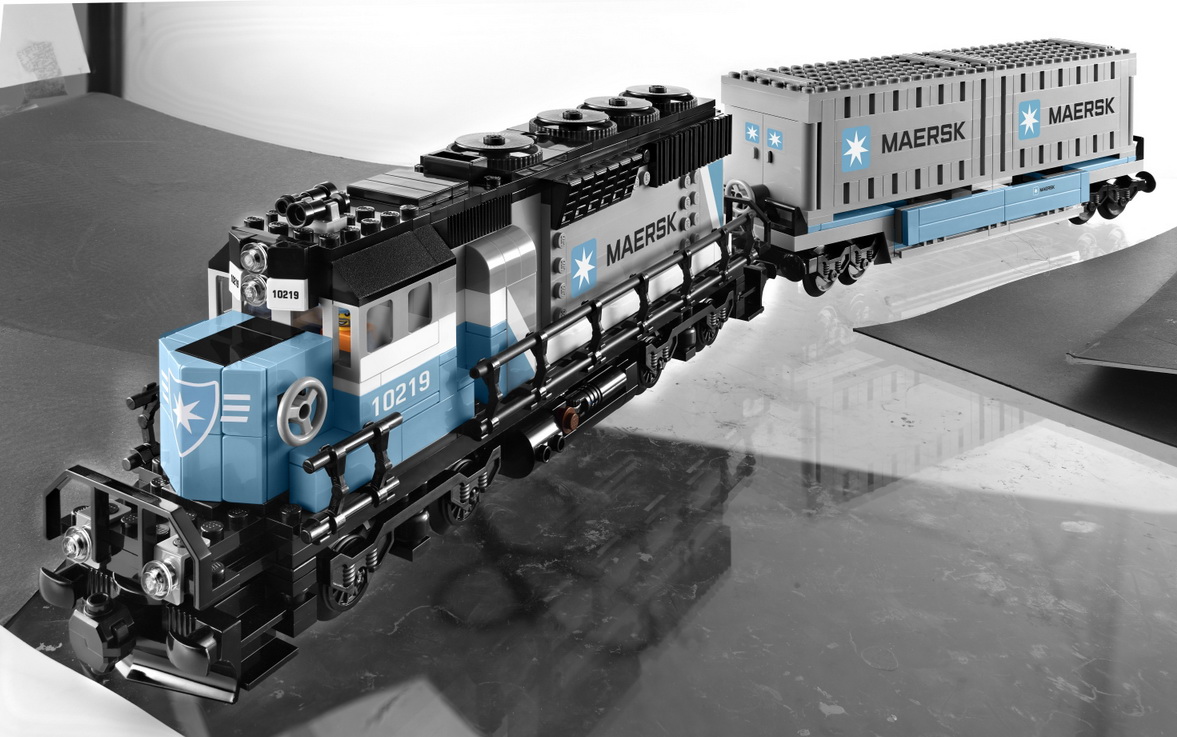 lego maersk train 10219