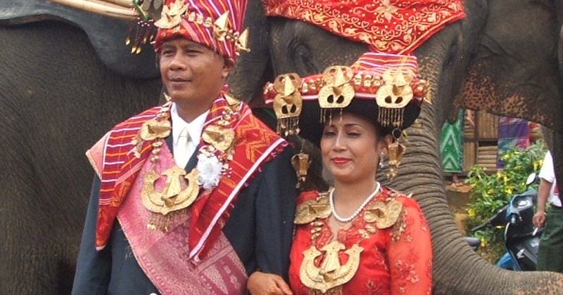 model baju kebaya adat karo 