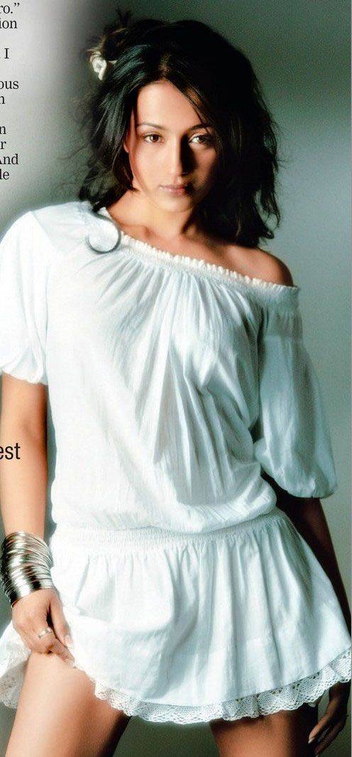 Scarlett Johansson beats Kim Kardashian to be named