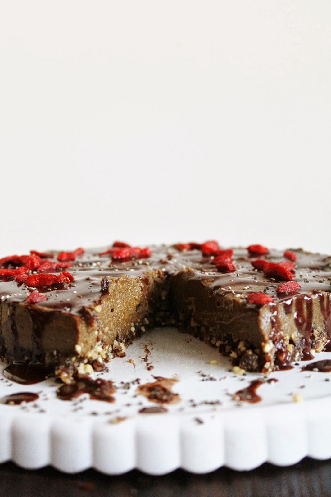 This Rawsome Vegan Life AVOCADO CHOCOLATE MOUSSE CAKE with GOJI BERRIES