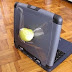 Humor: Transformando um laptop normal em um Macbook!
