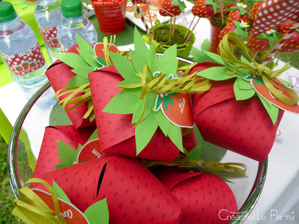 CreastelleParty - Fraise Kawaii - boîte cadeau fraise / Kawaii Strawberry - strawberry gift box