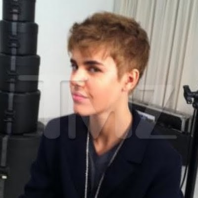 justin bieber fake six pack. Justin Bieber New Haircut