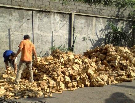 Lantai Kayu Laminate on Lantai Kayu Yang Mem Produksi Beberapa Jenis Lantai Kayu Antara