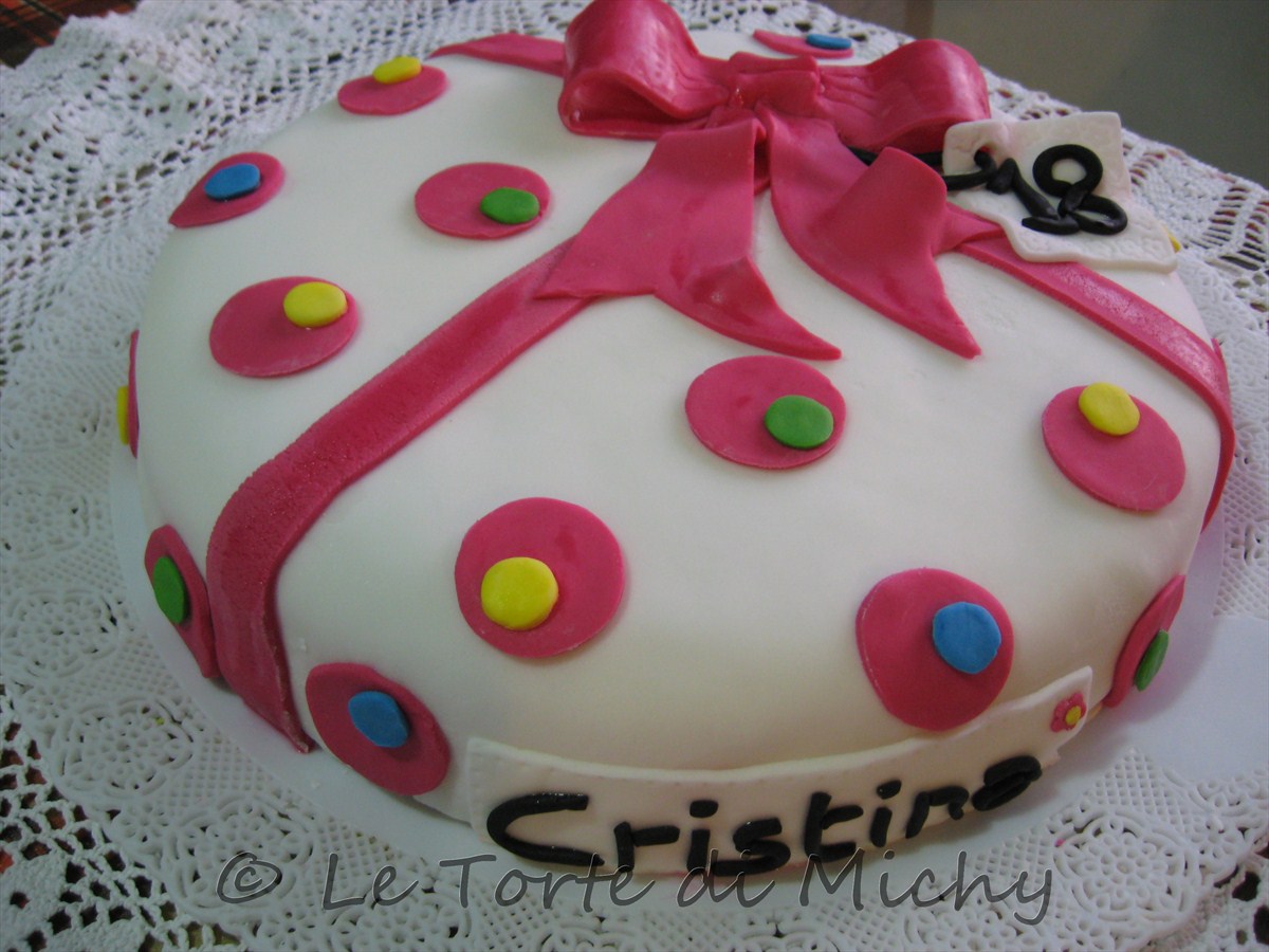 Torta Compleanno 18 anni Pacco Regalo – Le Torte di Michy