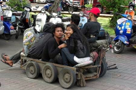 Foto Modifikasi Vespa Gembel Keren Unik Nyentrik - Variasi Motor Mobil