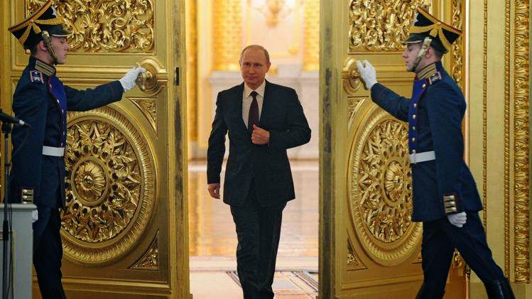 [Image: putin+kremlin+door+guards.jpg]