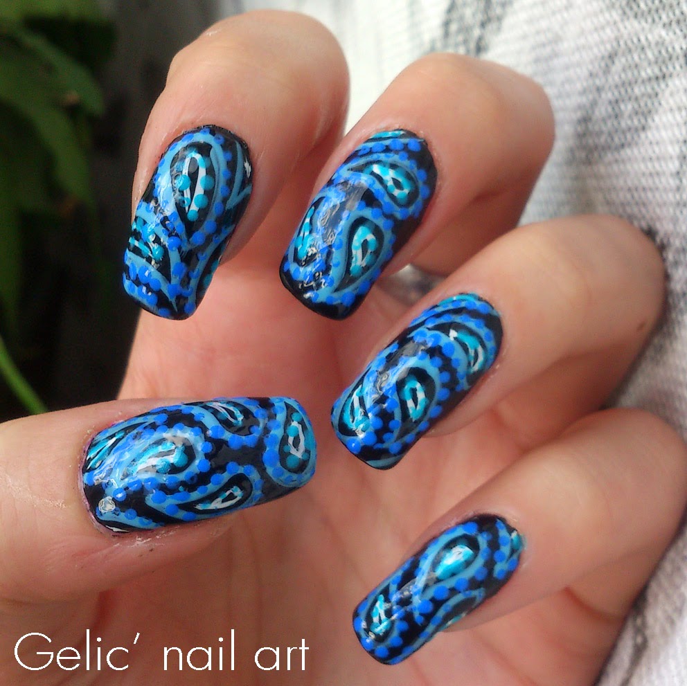 Gelic' nail art Paisley nail art in black and blue