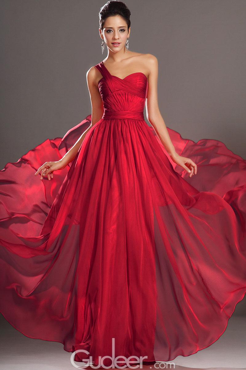 Wigs and dresses FASHION IN THE AIR