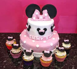Minnie cake & cupcakes
