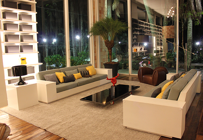 Porta de vidro para banheiro Bárbara Fernanda Interiores: Casa de lutador - The Ultimate Fighter