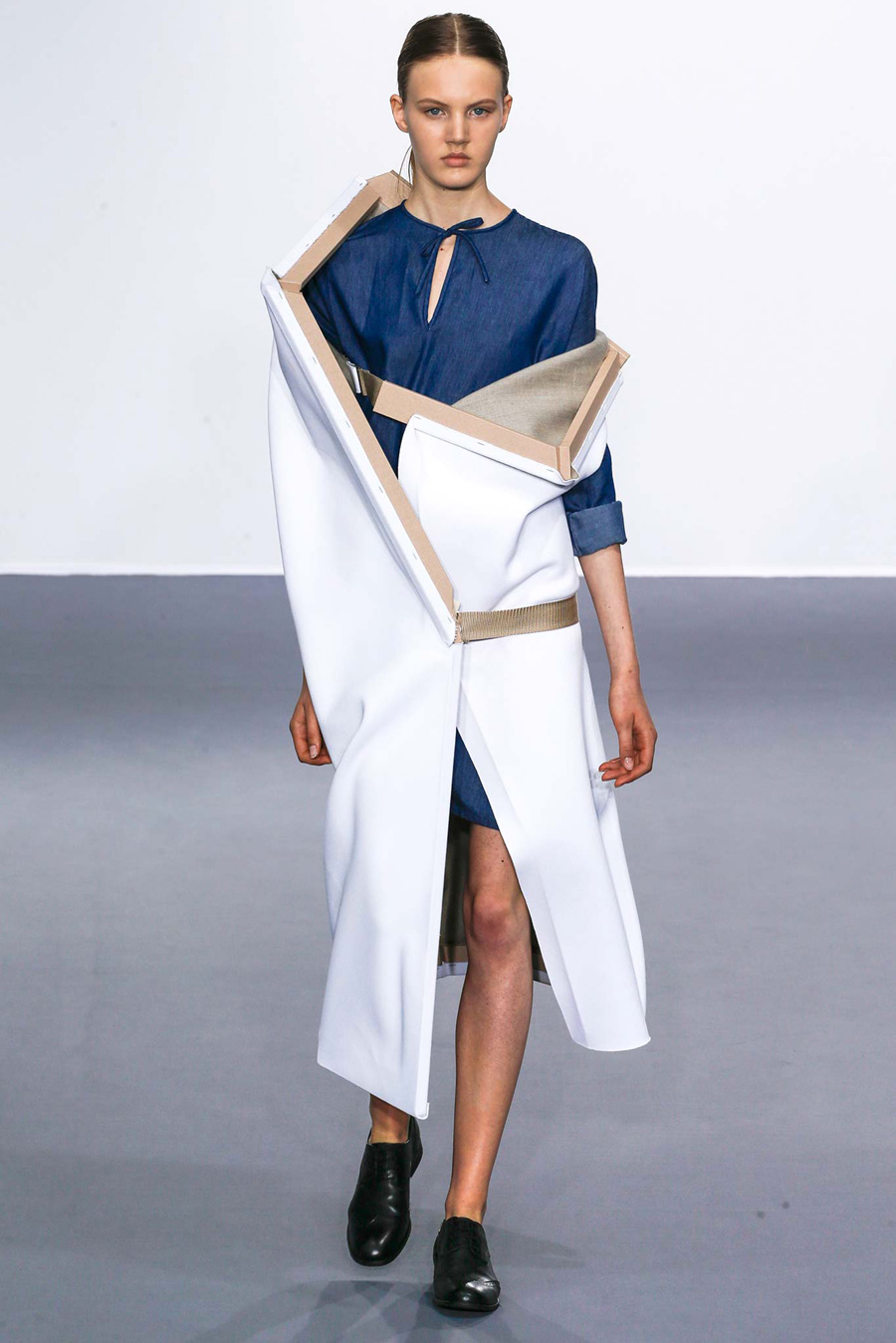 wearable object in fashion one more good one viktor rolf show 2015 canvas dress