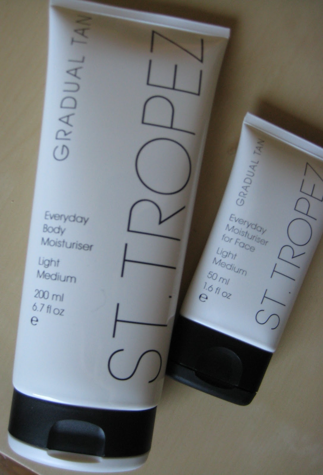 Past, Present, Future Recension St. Tropez Gradual Tan Moisturiser