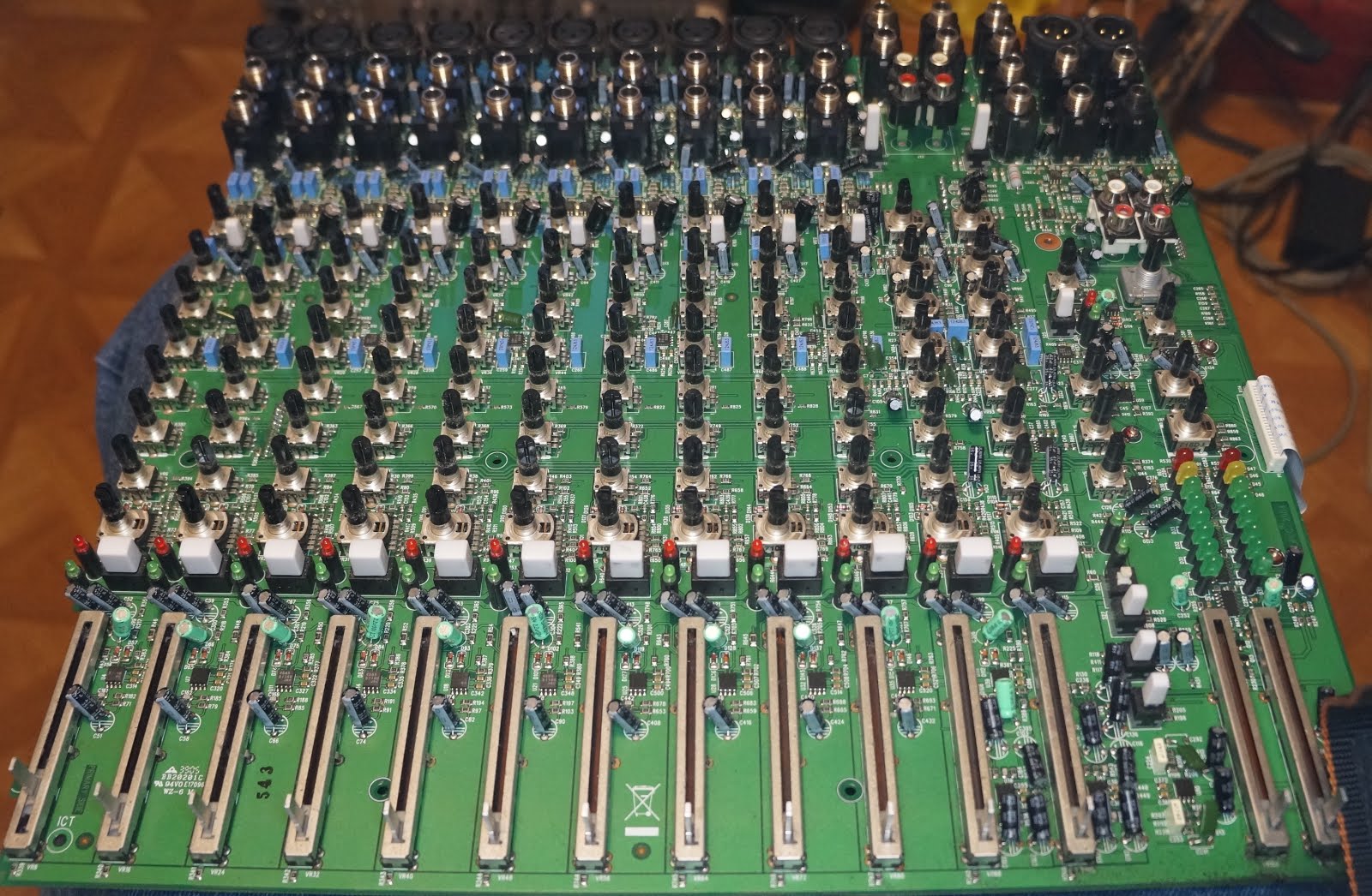 My Commentary and Technical help Peavey PV20 USB 20 Channel Mixing