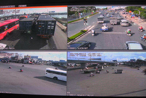 Màn hình dõi tình hình giao thông qua camera giám sát