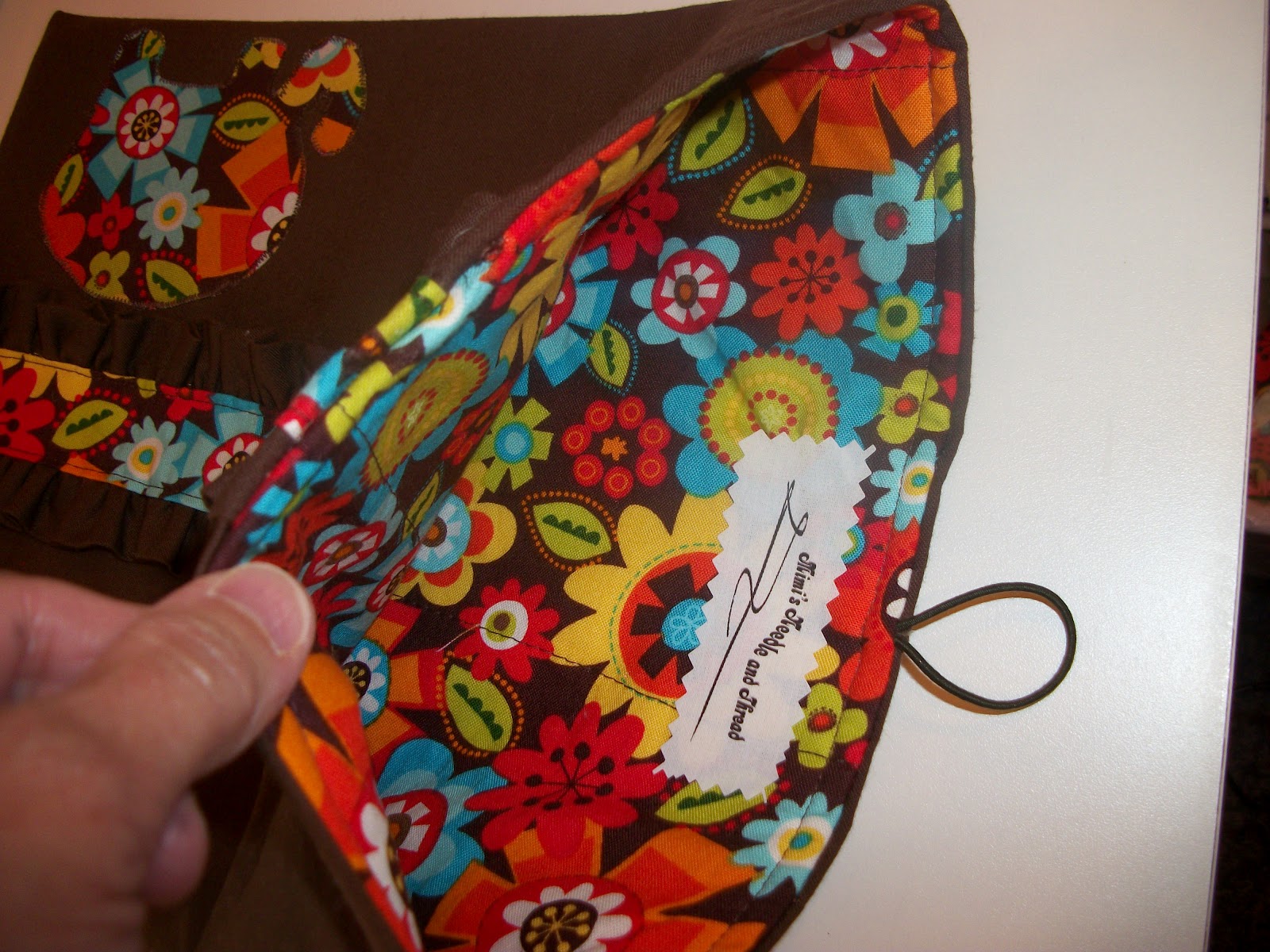 Mimi's Needle and Thread Make a ruffled Ipad pouch.