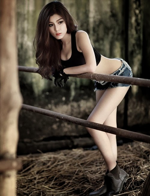 [Image: 1384226576-co-gai-chan-ngua-5.jpg]