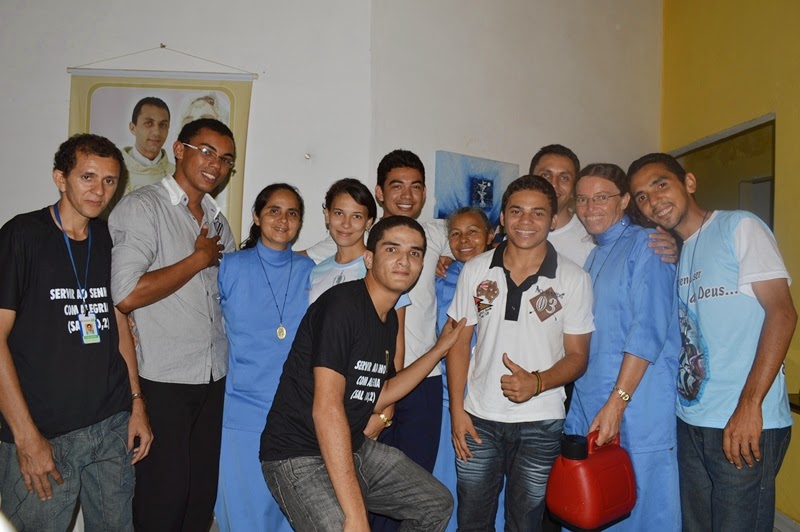 Comunidade servos de Maria do coração de Jesus realiza evangelização na