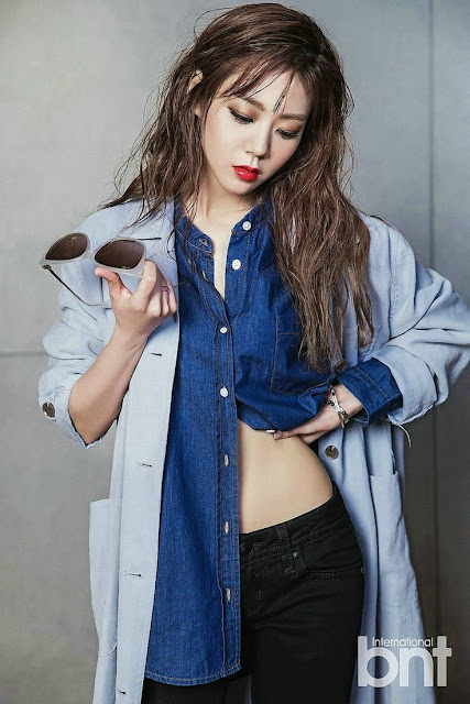 KARA's Seungyeon Summer Denim Fashion