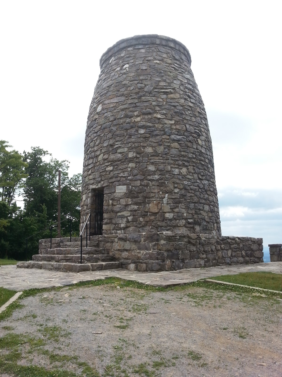 Tobaccoland.us Boonsboro, MD and the real Washington Monument