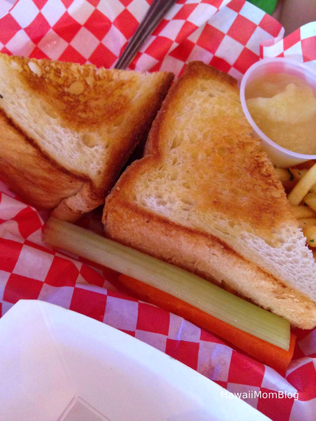 Hawaii Mom Blog Dixie Grill