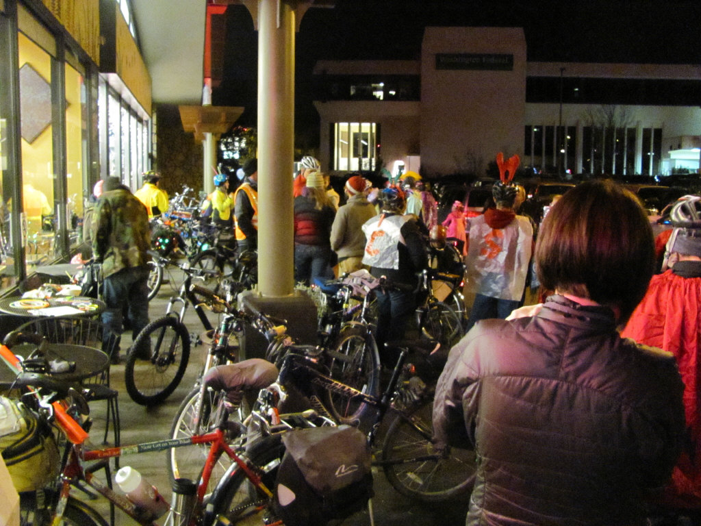 Editorials from Theslowlane Some pictures of December 2 lighted bike