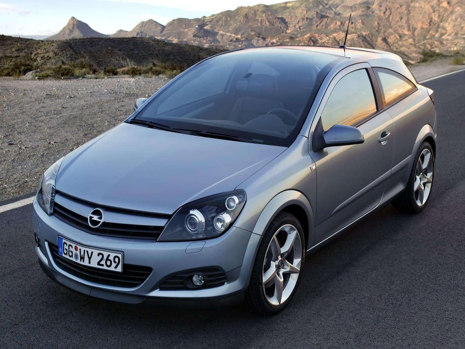 Car And Car Zone Opel Astra GTC with Panoramic Roof 2005 new cars, car