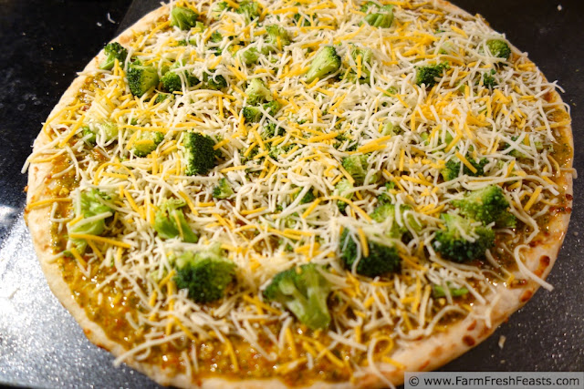 http://www.farmfreshfeasts.com/2013/02/broccoli-and-cheese-on-boboli-pizza.html