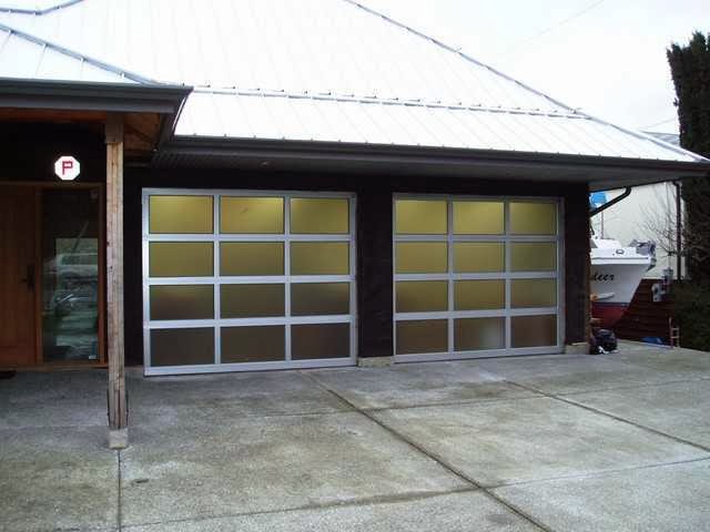 Modern Classic garage door picture