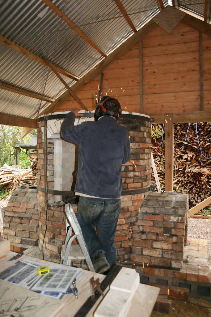 Patia Davis Pots Building the bottle kiln