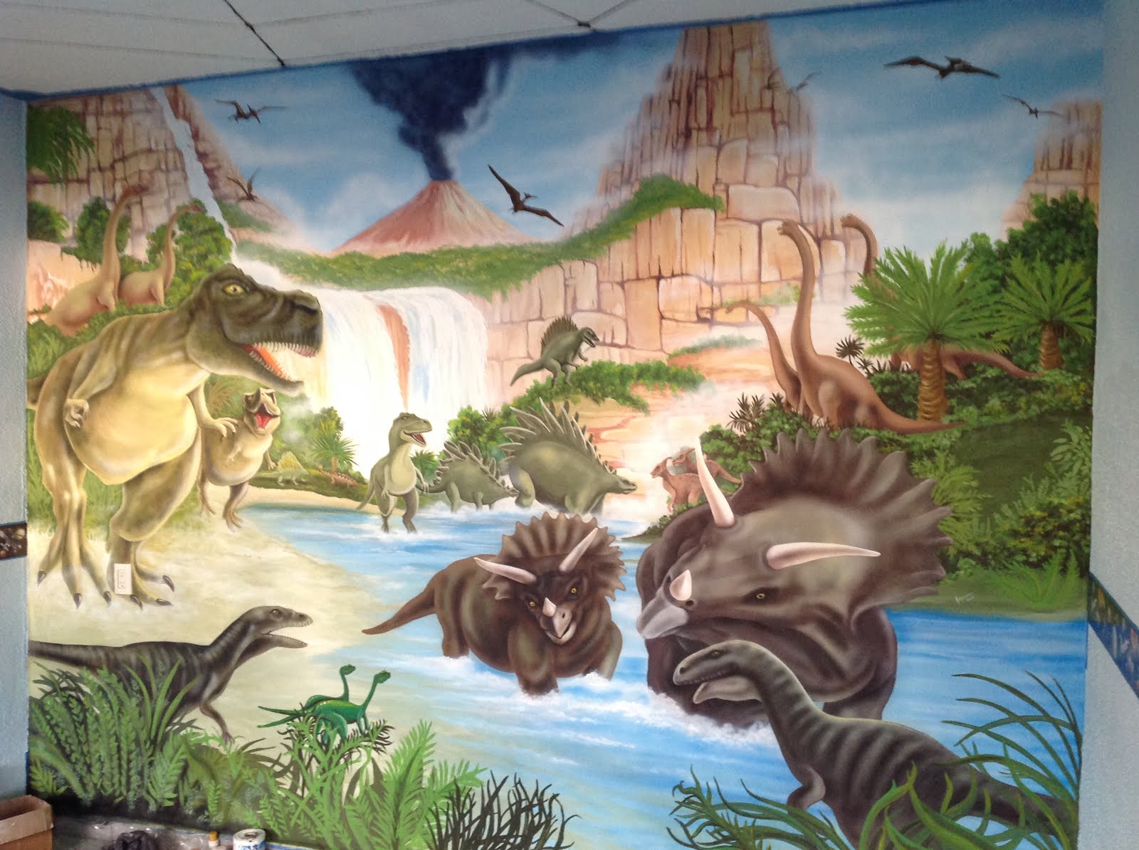 MURAL DINOSAURIOS PINTADO EN RECÁMARA INFANTIL