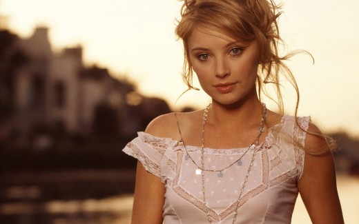 20 Fantastic Pictures of Actress Elisabeth Harnois