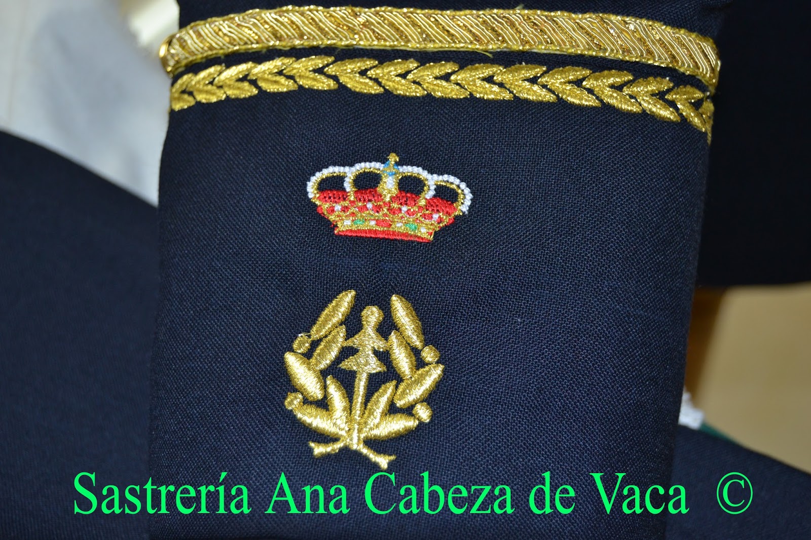 EL TRAJE, protocolo empresarial y profesional POLICIA NACIONAL