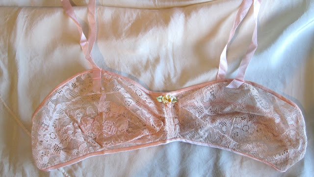 empty bras,open bras,bra pics