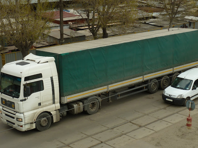 IMAN TG 460 A XXL 4x2 White Truck + Green Curtain Trailer