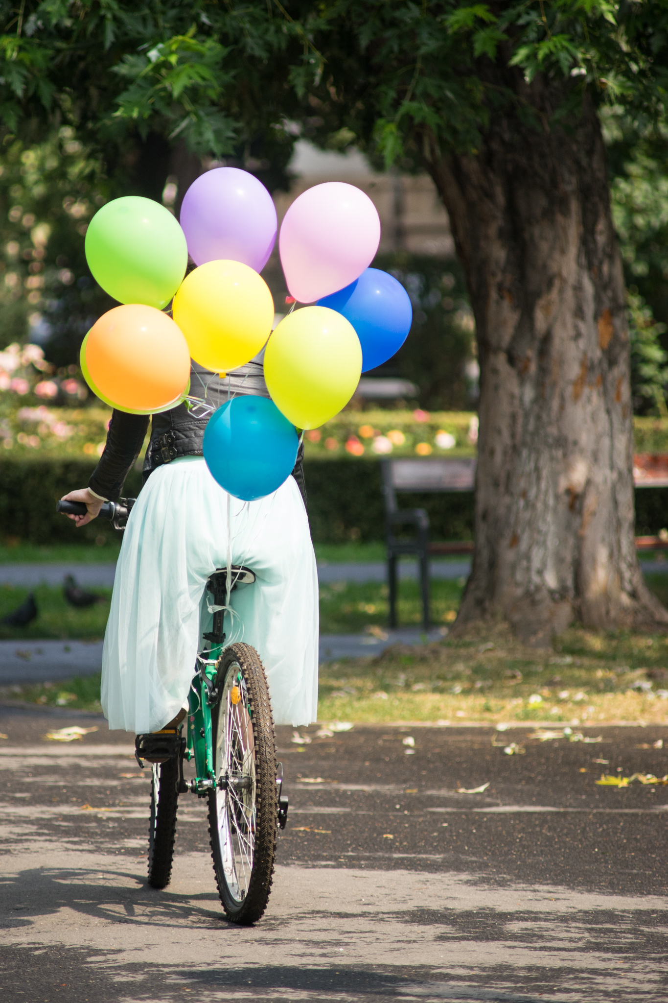 special 30th birthday photo shoot - tutu, bows and colorful balloons koton mint tulle skirt mint sneakers h&m crop top pink bow new yorker leather jacket rockish vibes rock brasov transfagarasan romania 