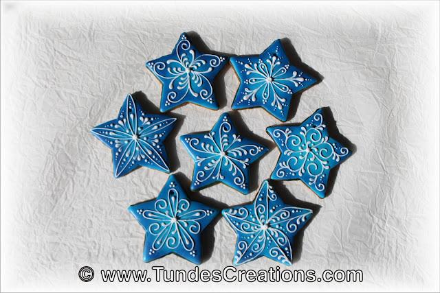 Blue gingerbread Christmas decoration by Tunde Dugantsi