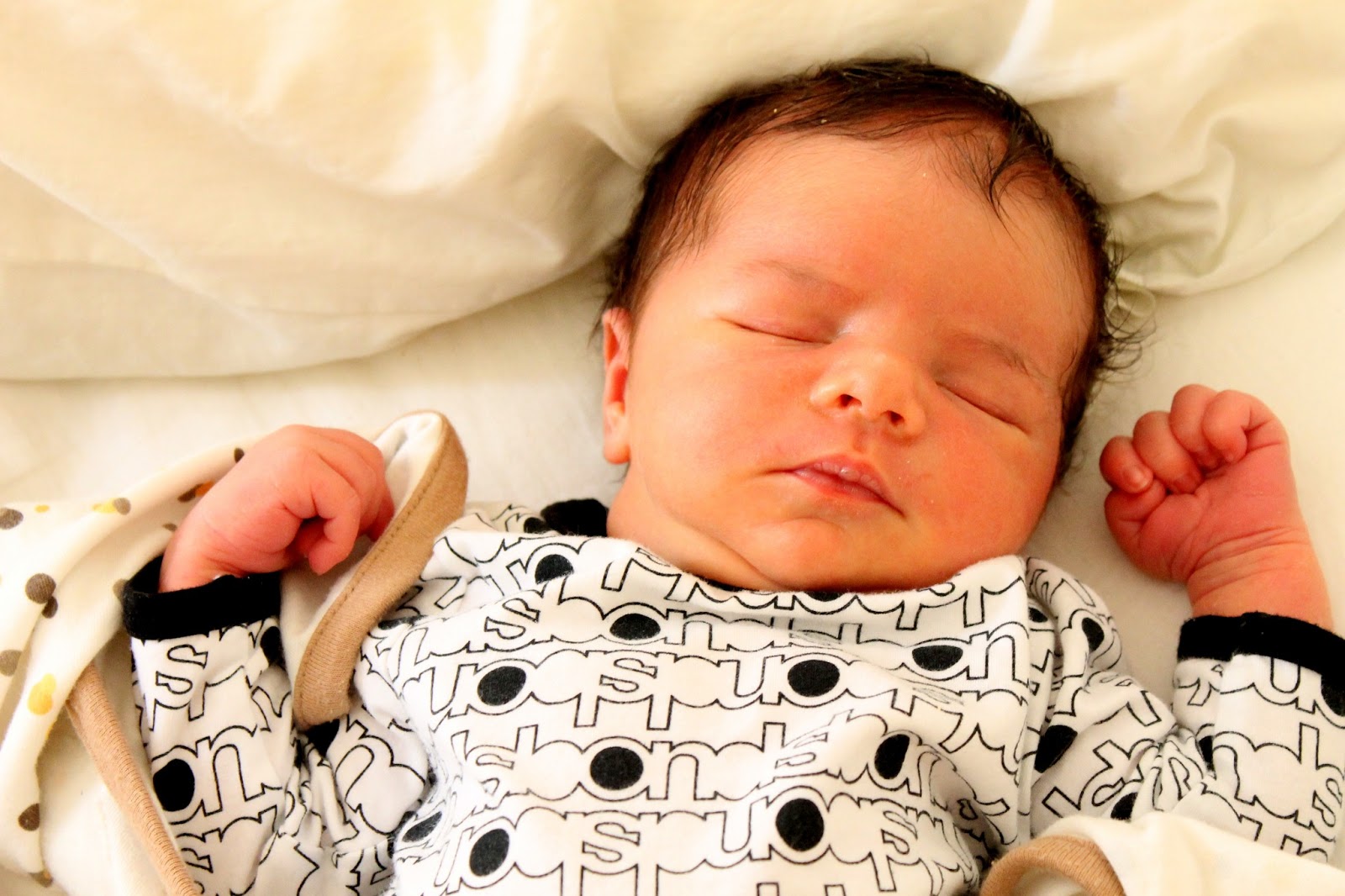 living, loving, laughing... 1 baby daze (2 weeks)