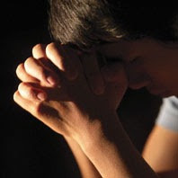 Por falta de oración... La oración nos lleva en sí misma, a una actitud de humildad al reconocer nuestra necesidad delante de Dios; y a adoptar el modelo de Jesús, quien también necesitó de la oración mientras estuvo entre nosotros.