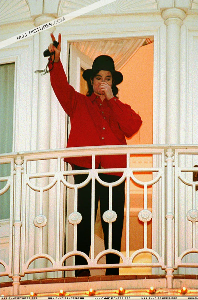 [FOTOS] Michael Jackson visita Disneyland Paris Dezembro de 1995 MJFans BR Michael Jackson