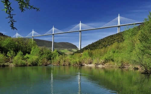 THE TALLEST BRIDGE IN THE WORLD