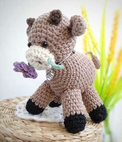 Вязаный бычок амигуруми Вязаный бычок амигуруми
