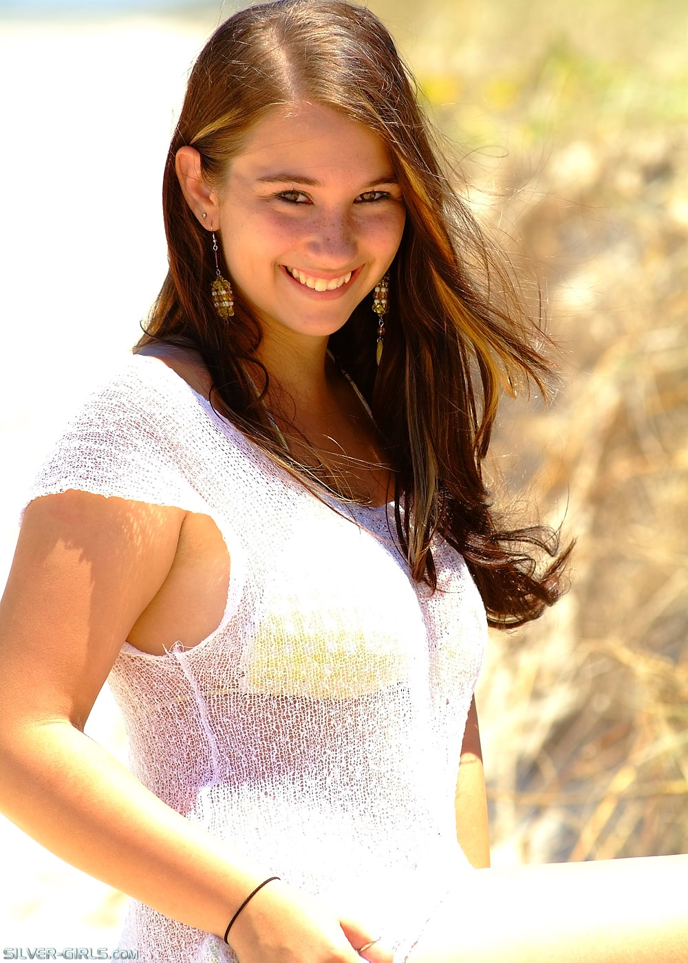 LATEST CARS SILVER GIRL TANIA IN GREENPARK